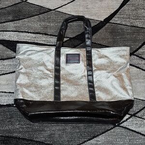 VICTORIA SECRET 2017 LIMITED EDITION METALLIC SILVER FULL-ZIP WEEKENDER …